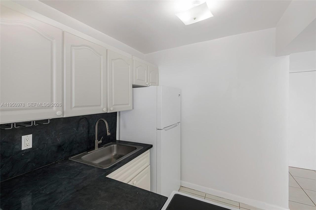 1441 Lincoln Rd #1441-411 - Photo 5 of 24