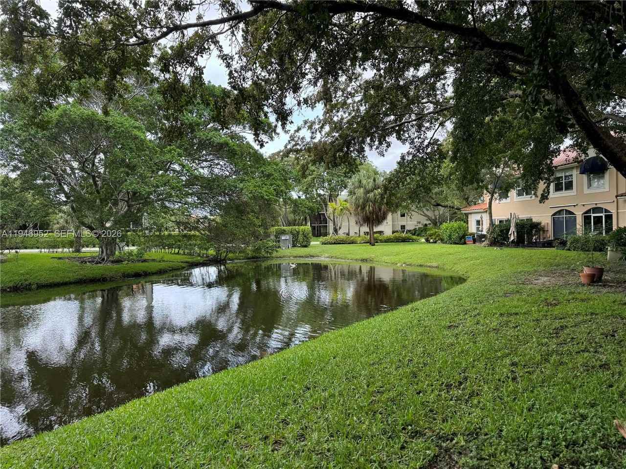 Bonaventure Blvd #549-32 - Photo 2 of 15