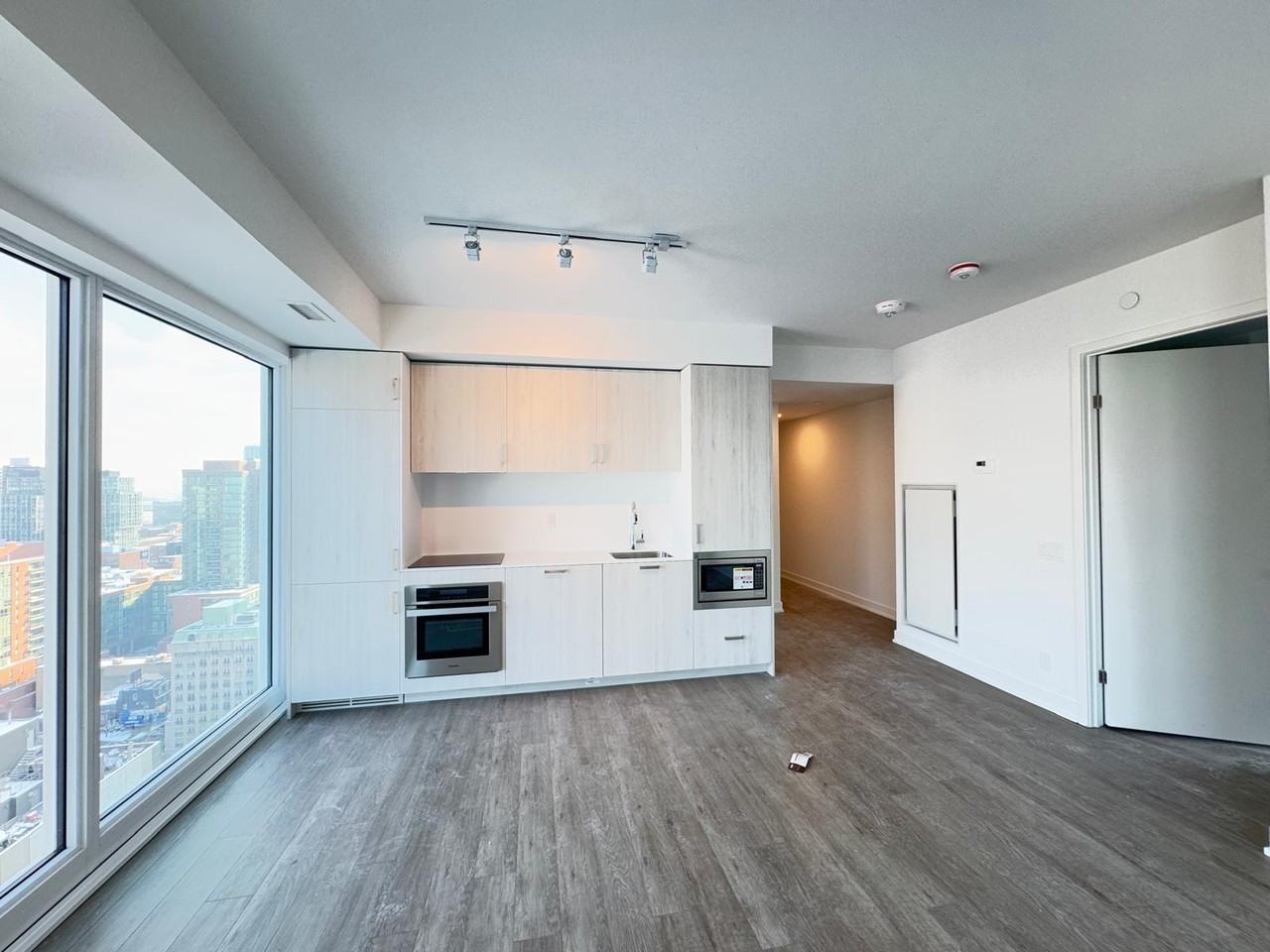 Yonge St & Queen St E - Photo 5 of 20