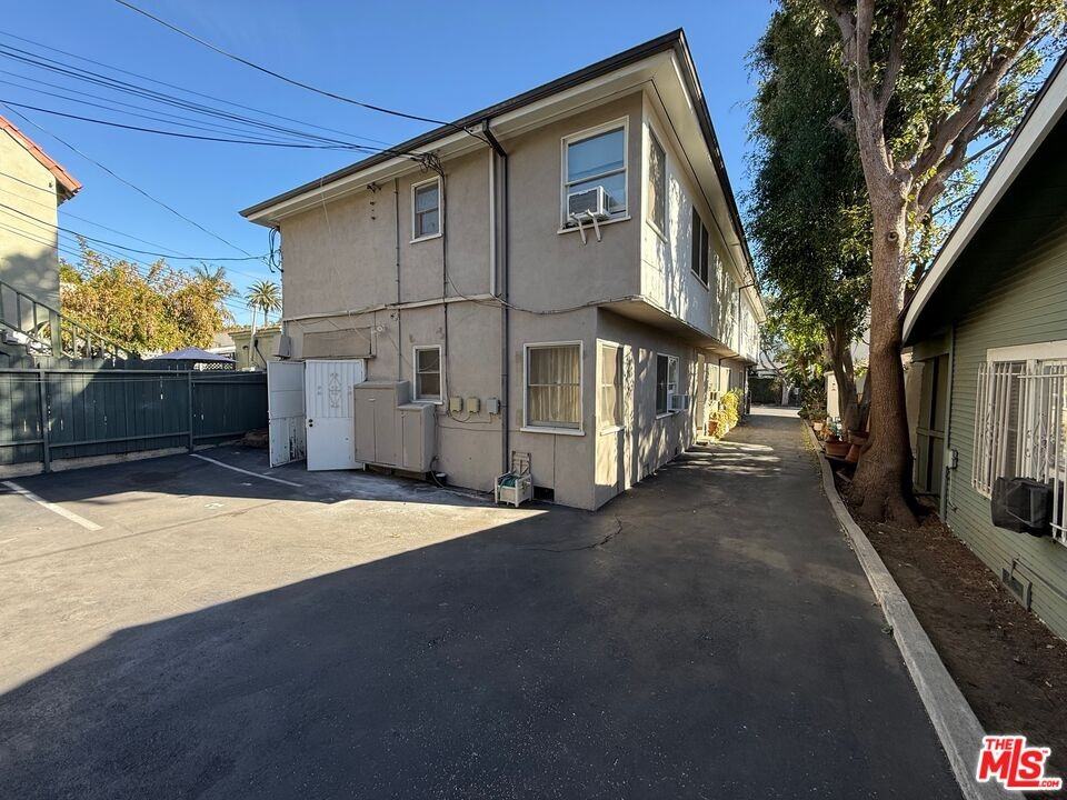 1159 N Genesee Ave #1159-2 - Photo 6 of 10