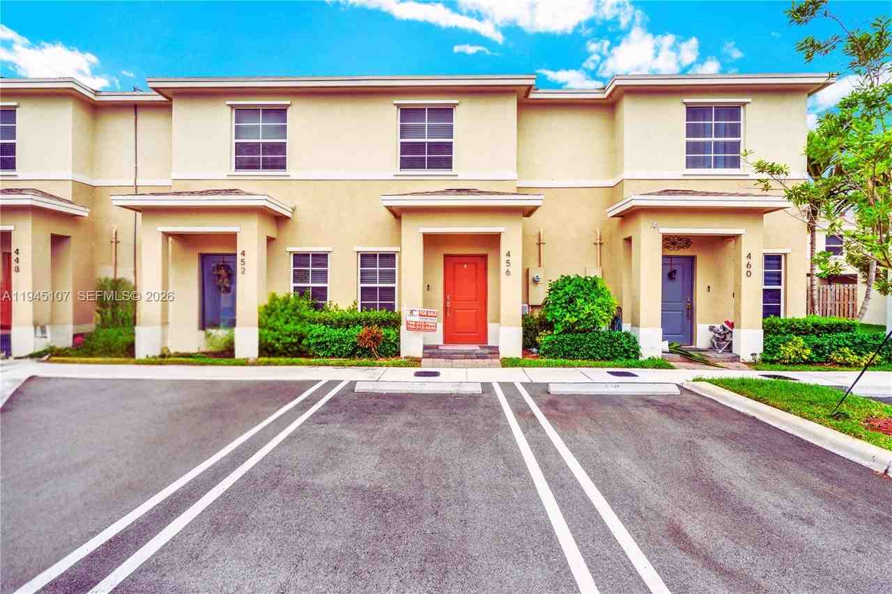 444 Ne 5th St #444-444 - Photo 2 of 15