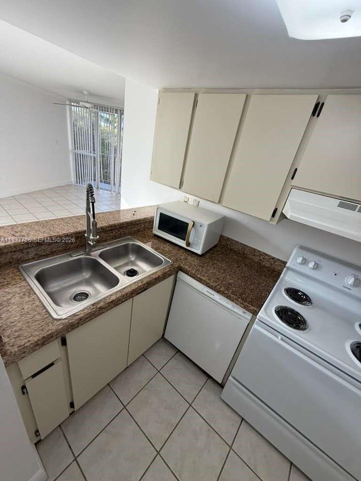 6995 Nw 186th St #6995E506 - Photo 2 of 19