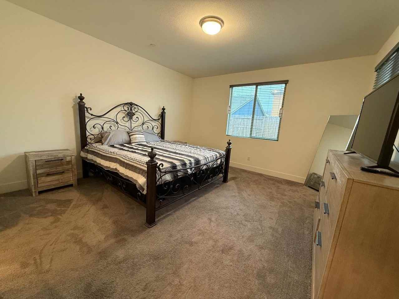 12818 Knightsbrook Ave #12818 - Photo 3 of 10