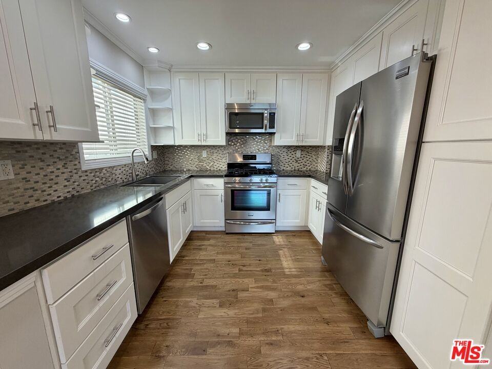 812 N Alfred St #812-3 - Photo 2 of 24