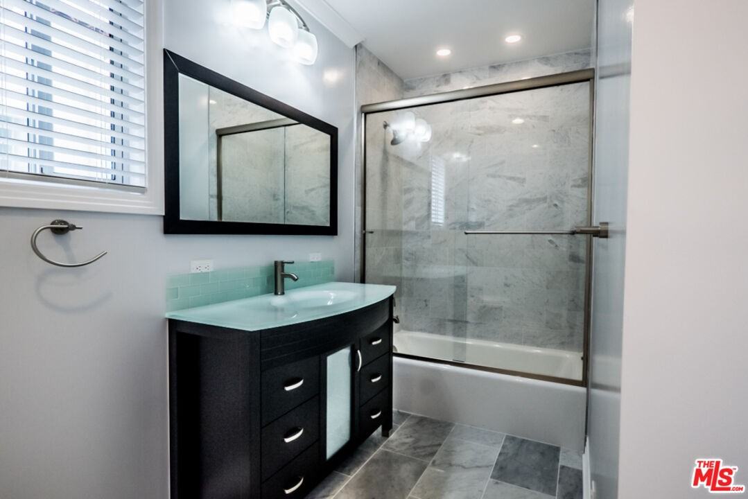 812 N Alfred St #812-3 - Photo 6 of 24