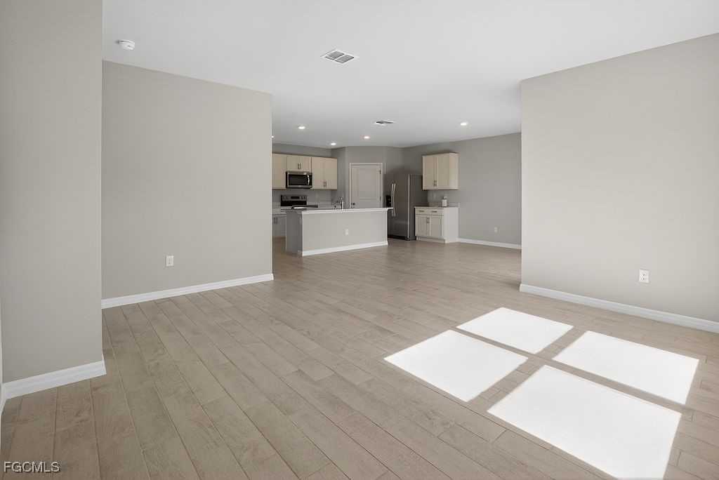 553 Kingsbury Ln #553 - Photo 2 of 47