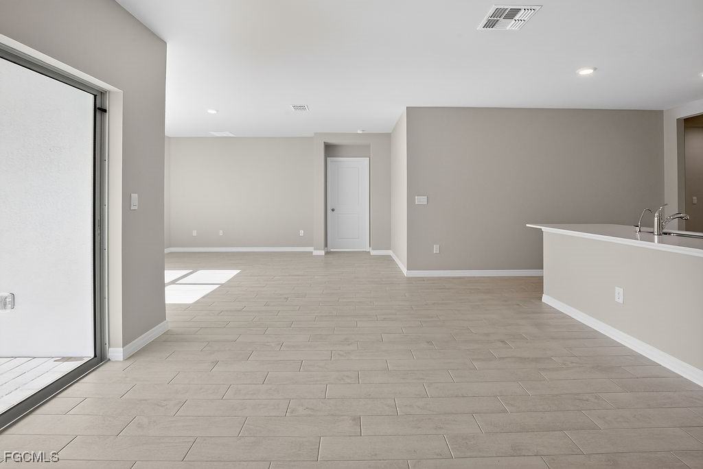 553 Kingsbury Ln #553 - Photo 3 of 47