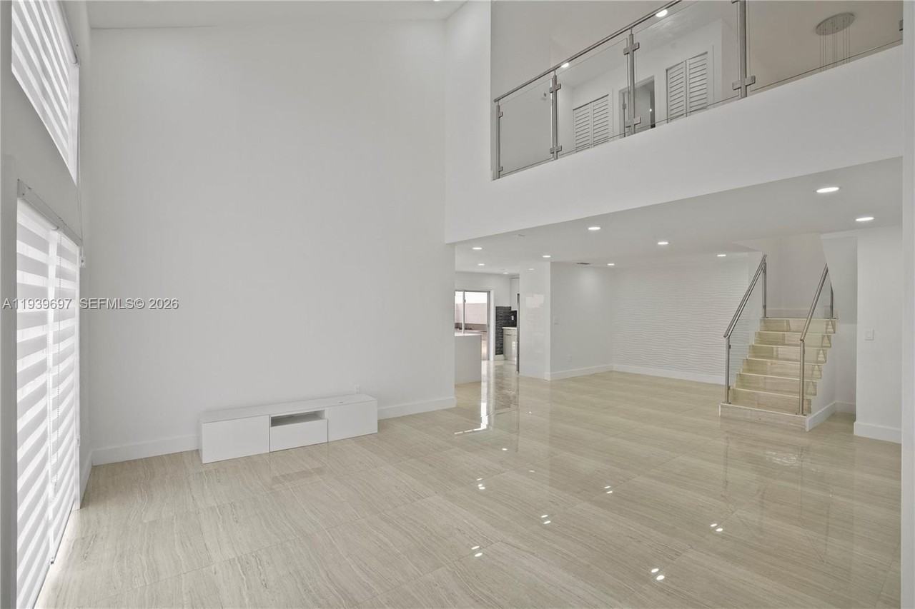 Sw 82nd St #12894 - Photo 4 of 50