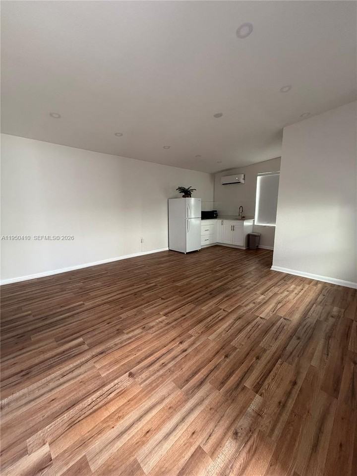 Alhambra Cir #340 - Photo 5 of 9