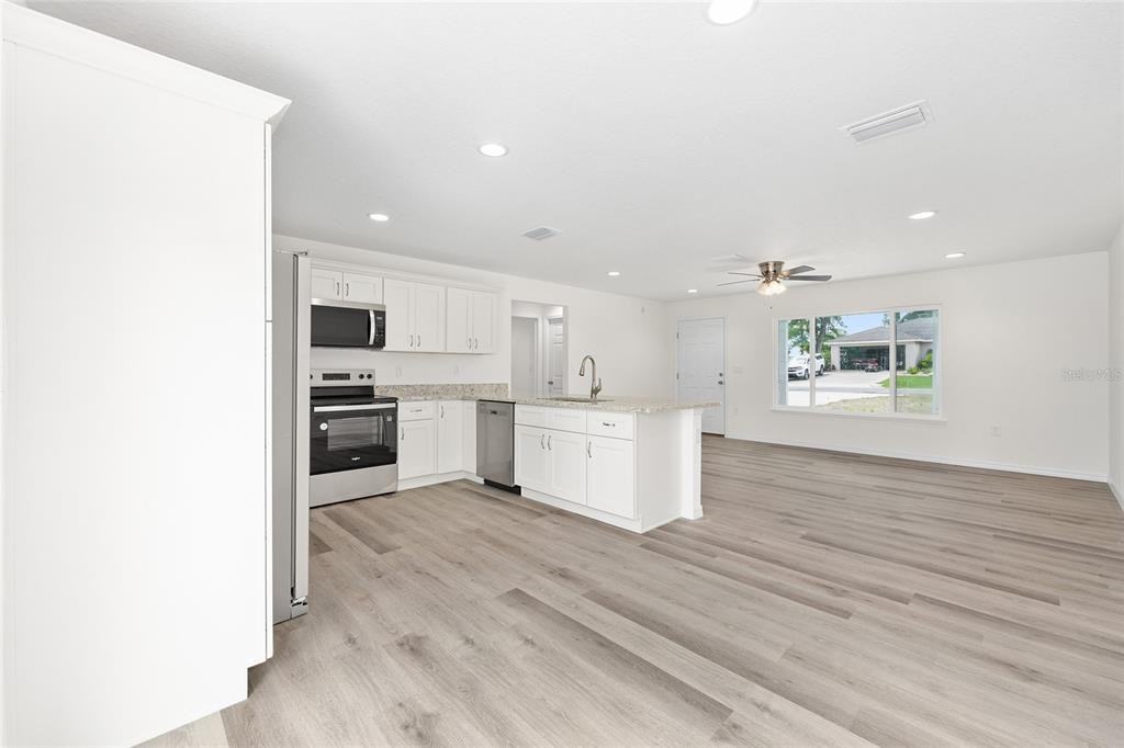 13019 Ne 7th Loop #13019 - Photo 4 of 35