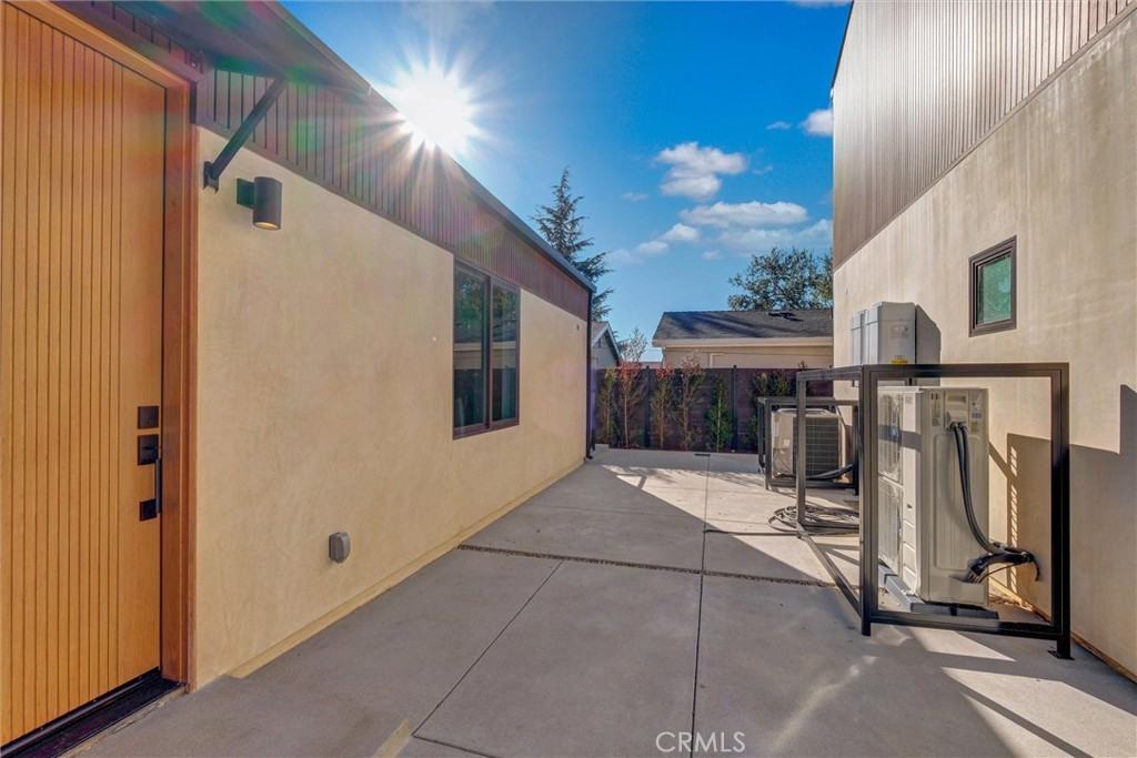 1690 N Sierra Bonita Ave #1690 - Photo 2 of 10