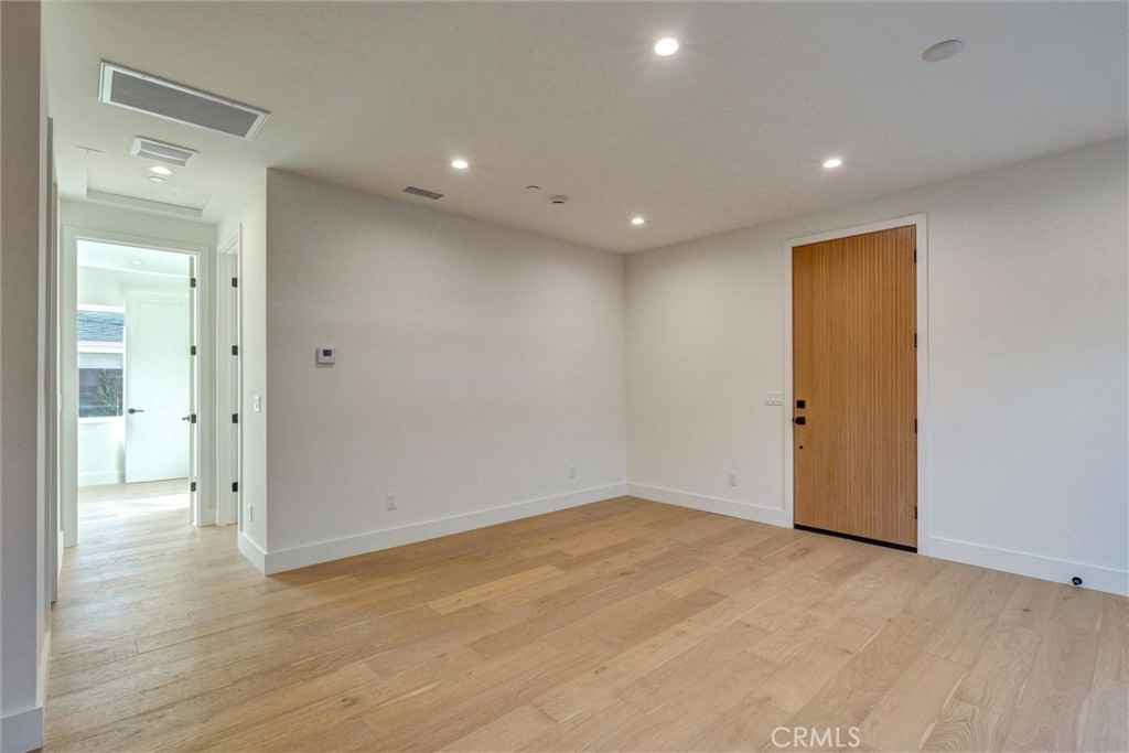 1690 N Sierra Bonita Ave #1690 - Photo 3 of 10