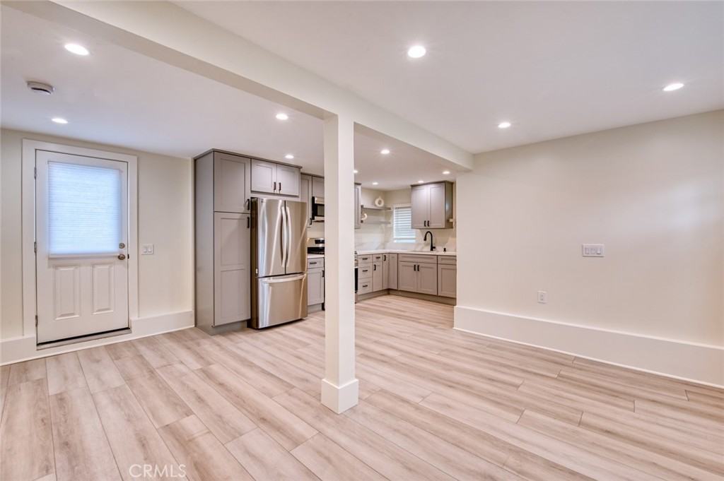 368 Oak St #368C - Photo 2 of 8