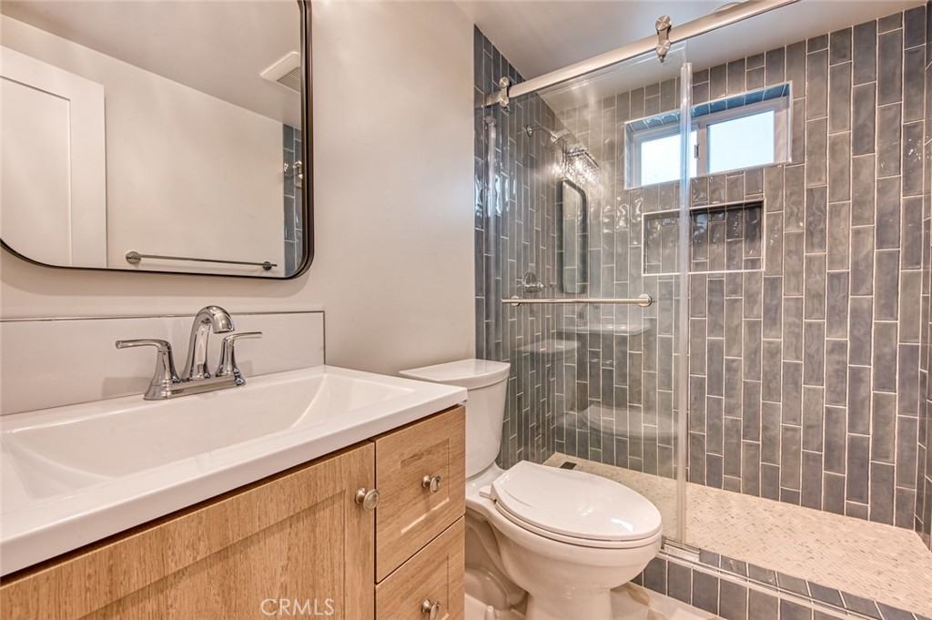 368 Oak St #368C - Photo 4 of 8