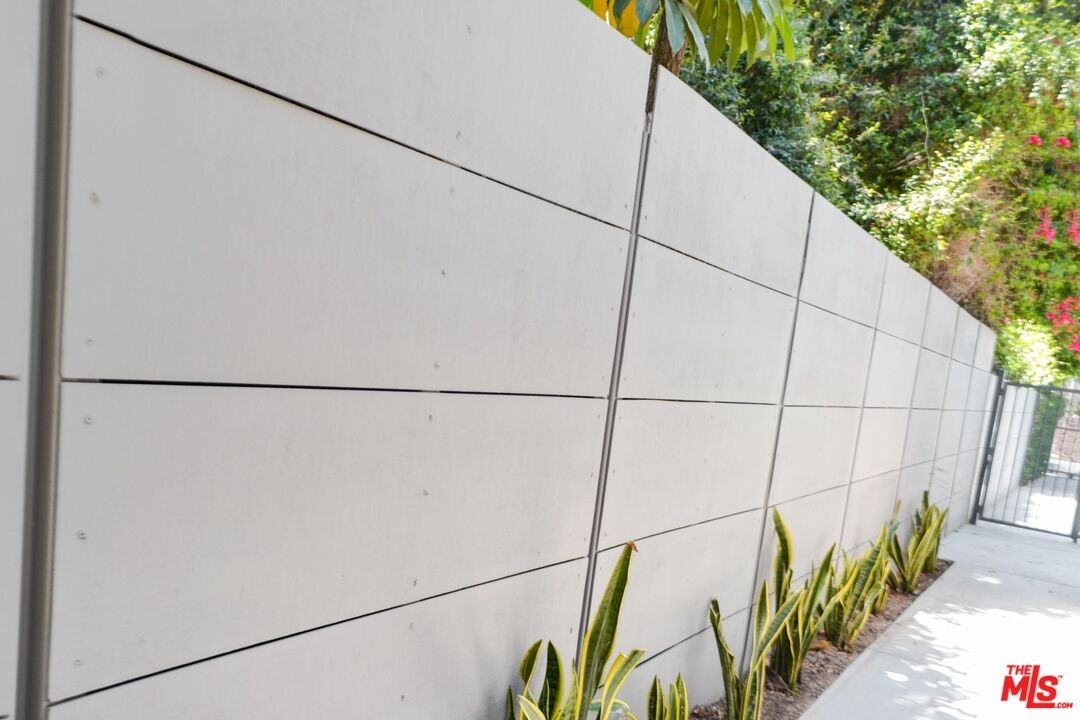 1446 S Cochran Ave #1446-1 - Photo 6 of 9