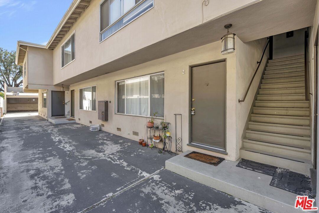 932 Wilcox Ave #932-5 - Photo 2 of 45