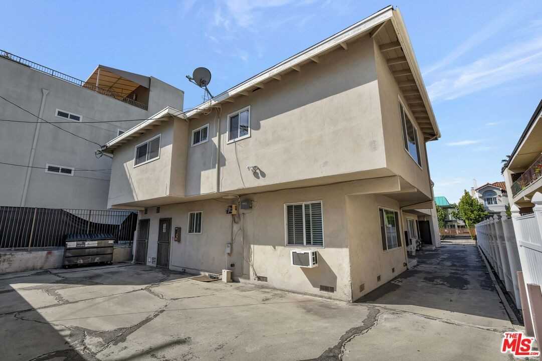 932 Wilcox Ave #932-5 - Photo 3 of 45