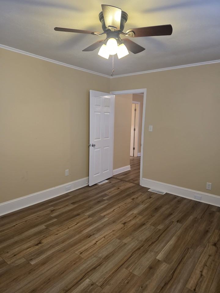 420 Peach St #1 - Photo 5 of 8