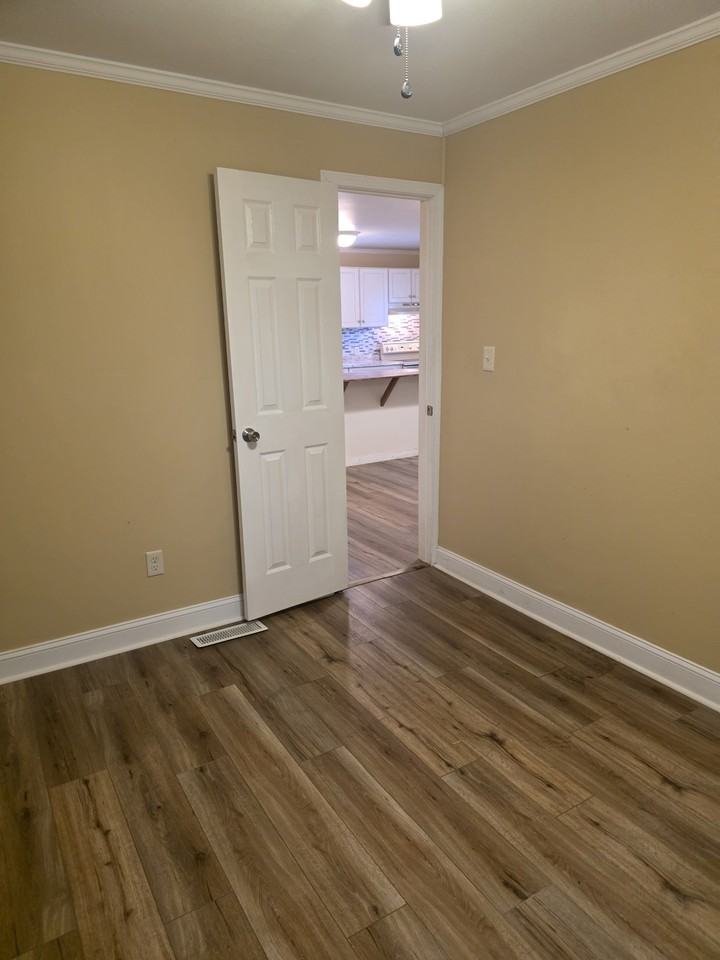 420 Peach St #1 - Photo 7 of 8