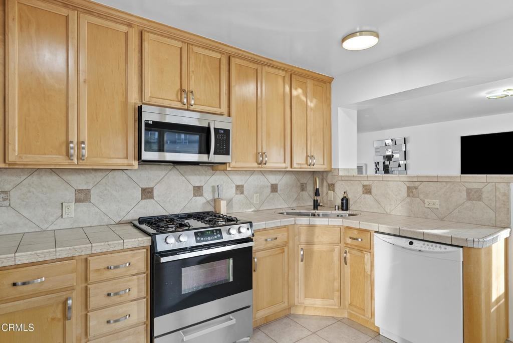 2463 Federal Ave #2463 - Photo 7 of 13