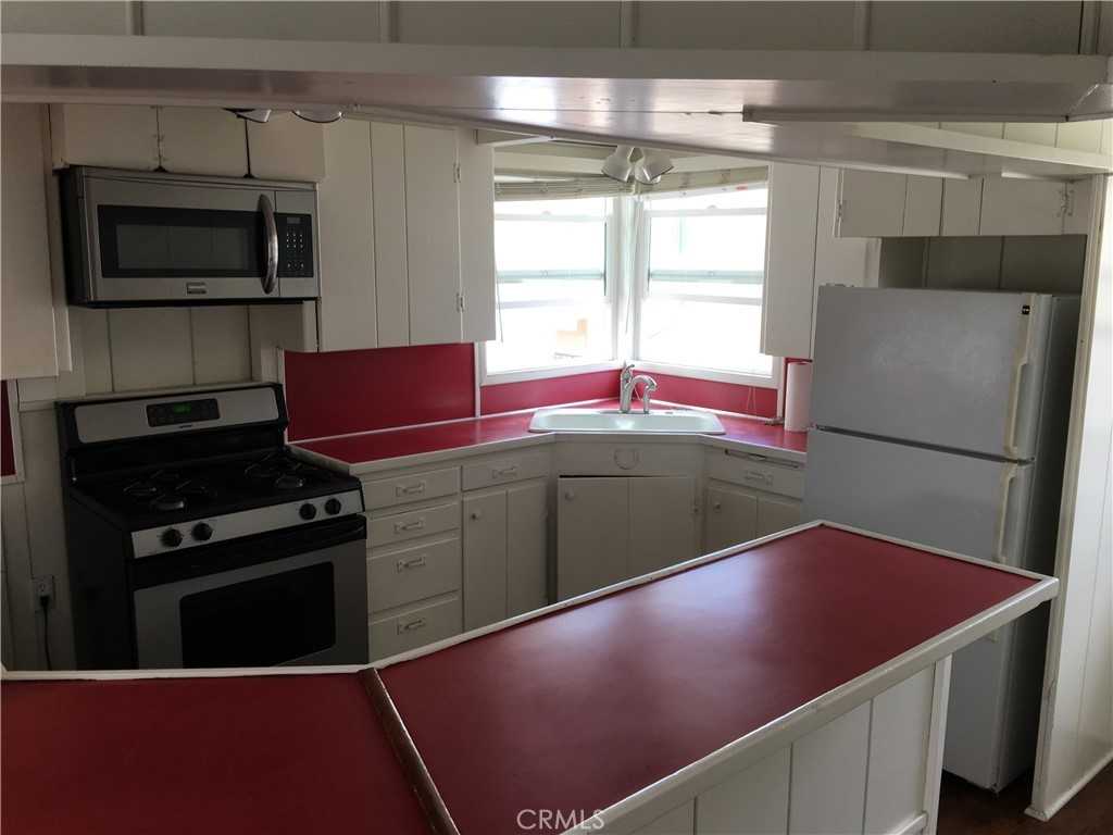 435 1/2 Heliotrope Ave #435 - Photo 3 of 23