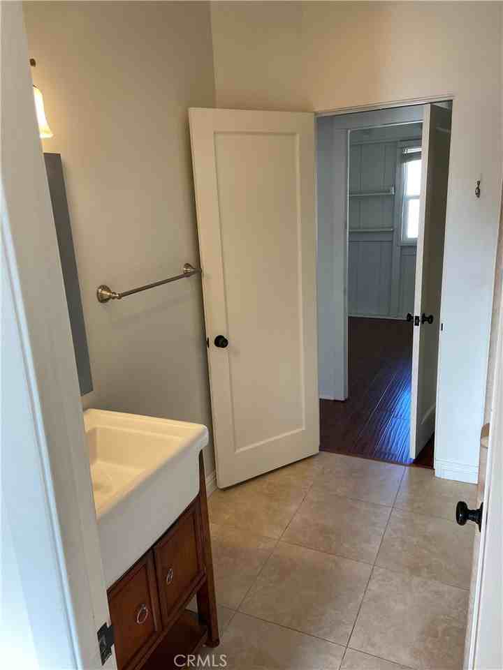 435 1/2 Heliotrope Ave #435 - Photo 4 of 23