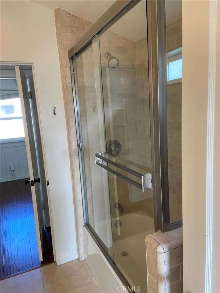 435 1/2 Heliotrope Ave #435 - Photo 7 of 23