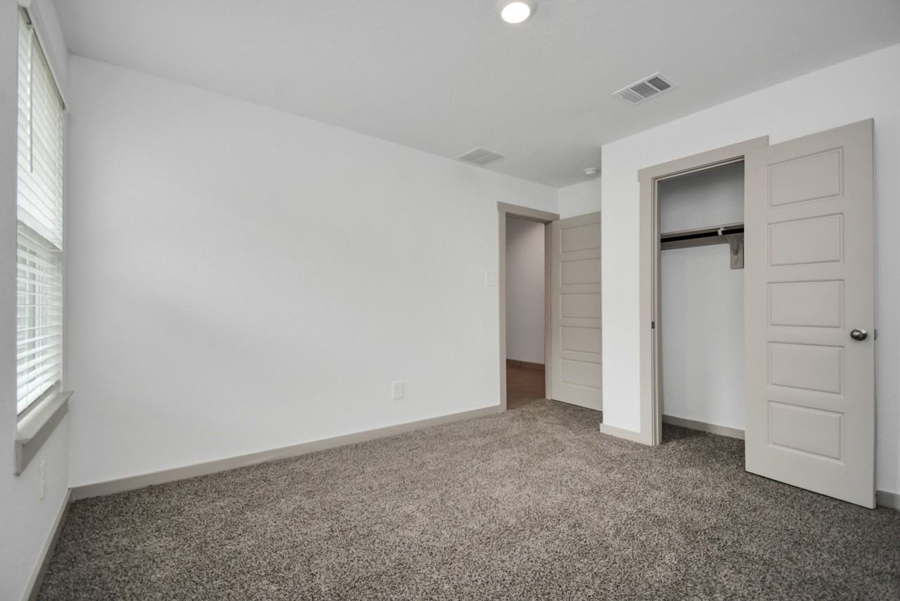 7731 Suffolk Valley Ln #7731 - Photo 3 of 38