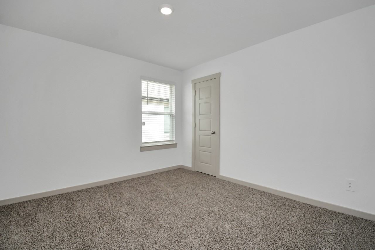 7731 Suffolk Valley Ln #7731 - Photo 4 of 38