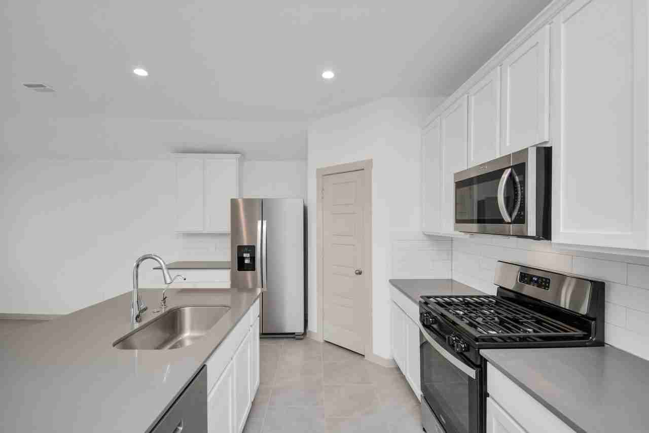 7731 Suffolk Valley Ln #7731 - Photo 6 of 38