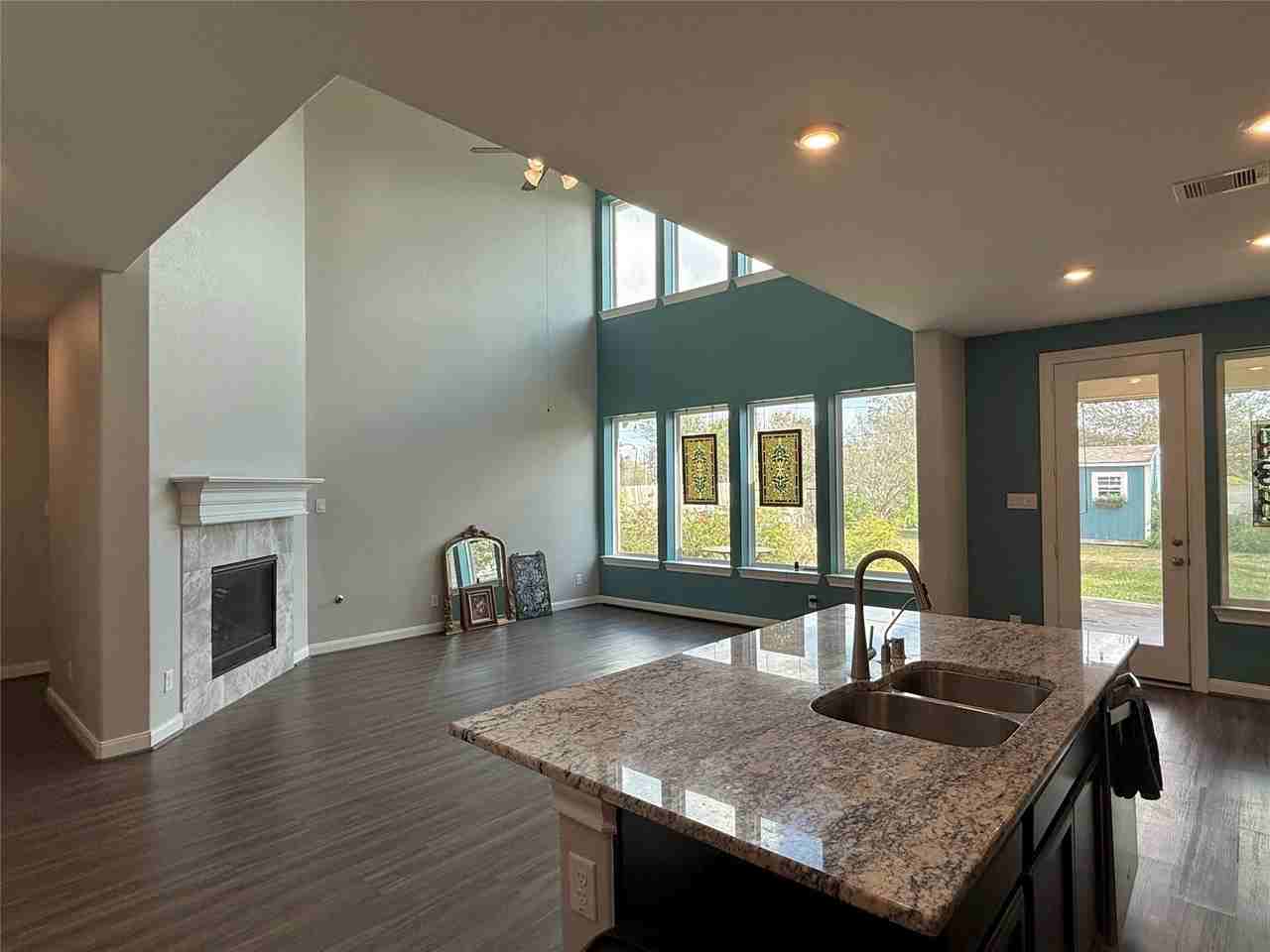 3707 Parkcrest Ct #3707 - Photo 2 of 25