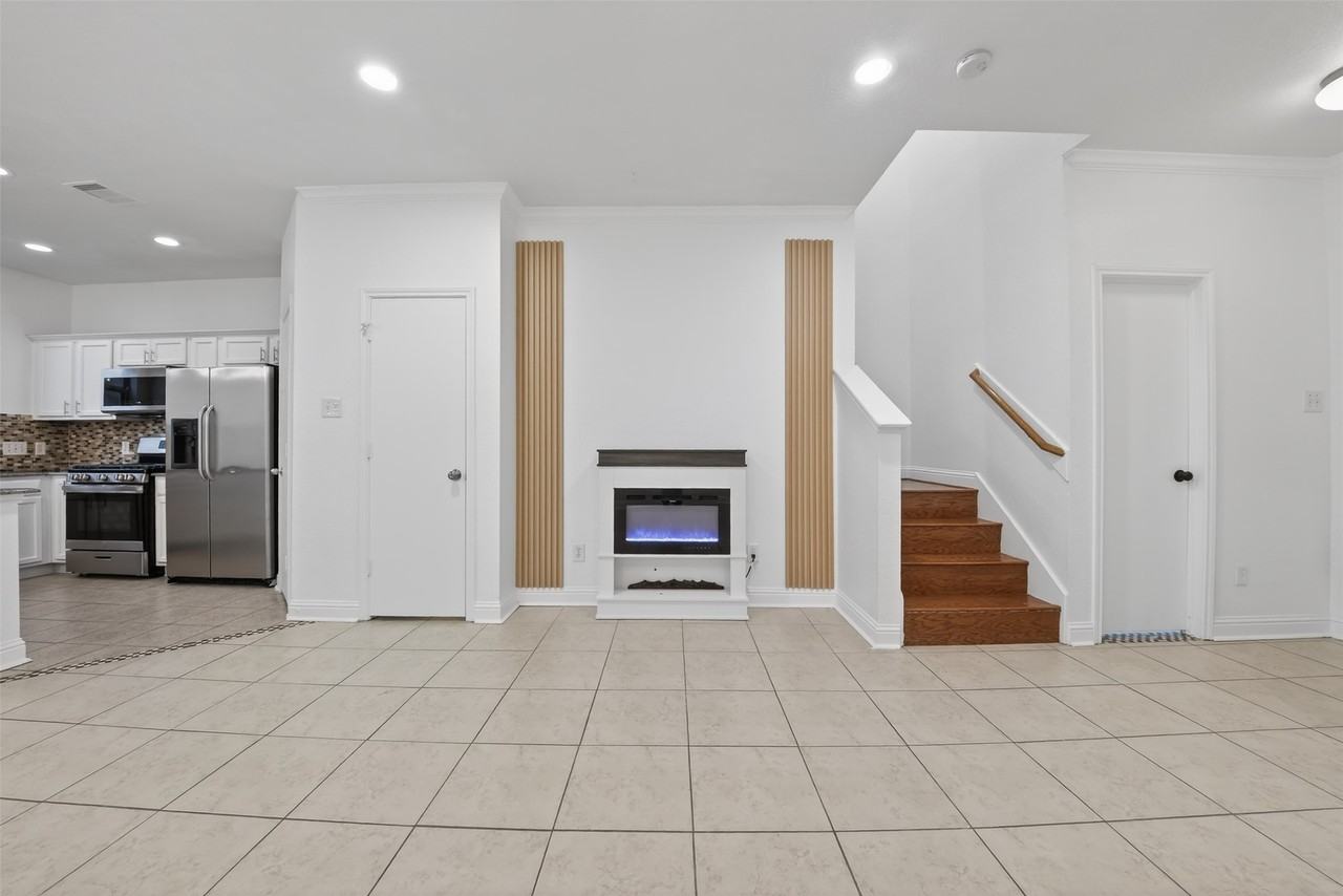 13150 Lawsons Creek Ln #13150 - Photo 3 of 17