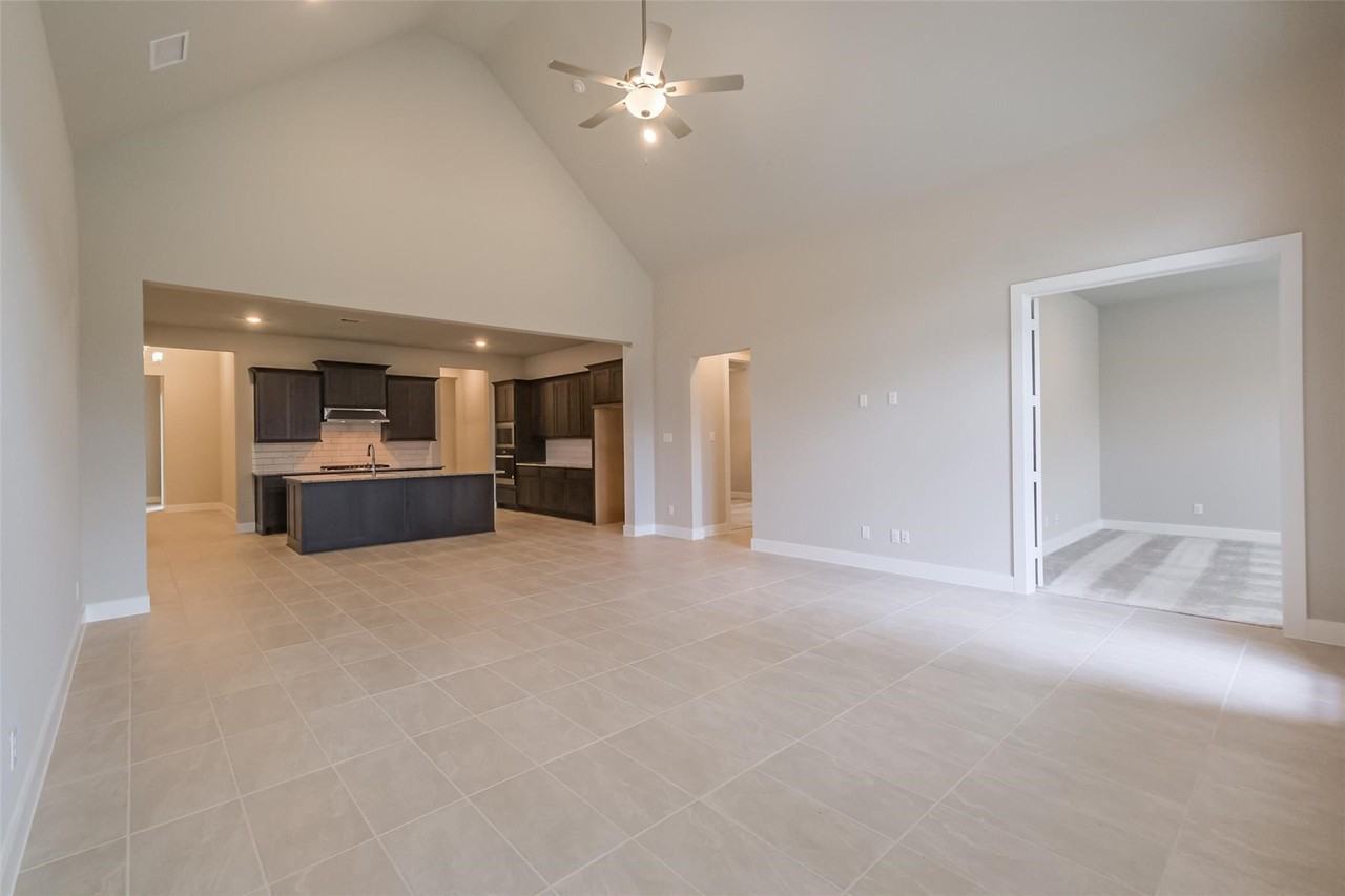 27208 Silent Rain Dr #27208 - Photo 5 of 46