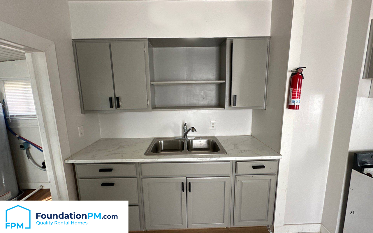 2569 Henderson St #1 - Photo 3 of 9