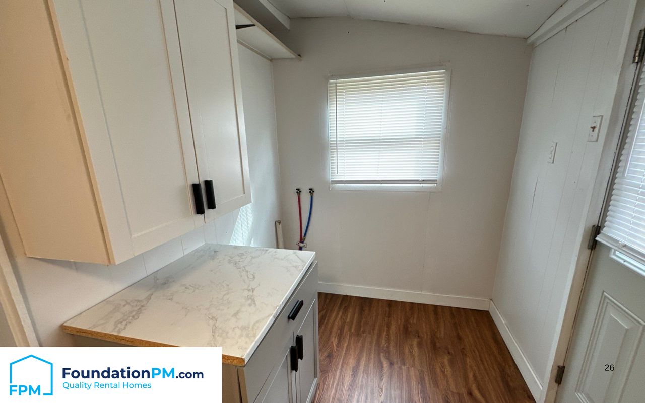 2569 Henderson St #1 - Photo 5 of 9