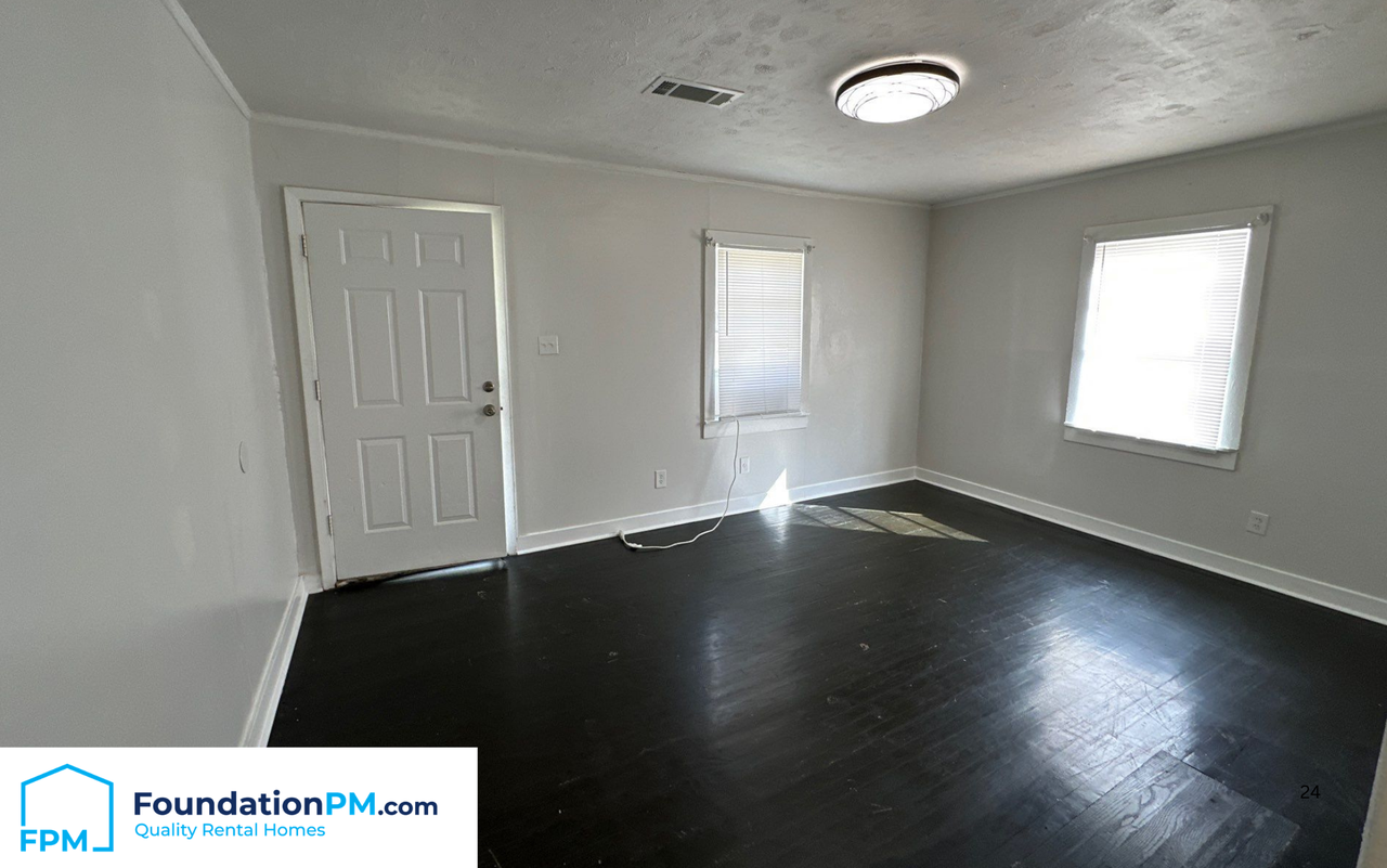 2569 Henderson St #1 - Photo 6 of 9