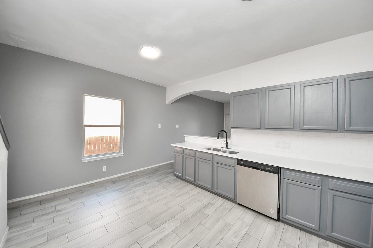 10217 Teneha Dr #10217A - Photo 6 of 20