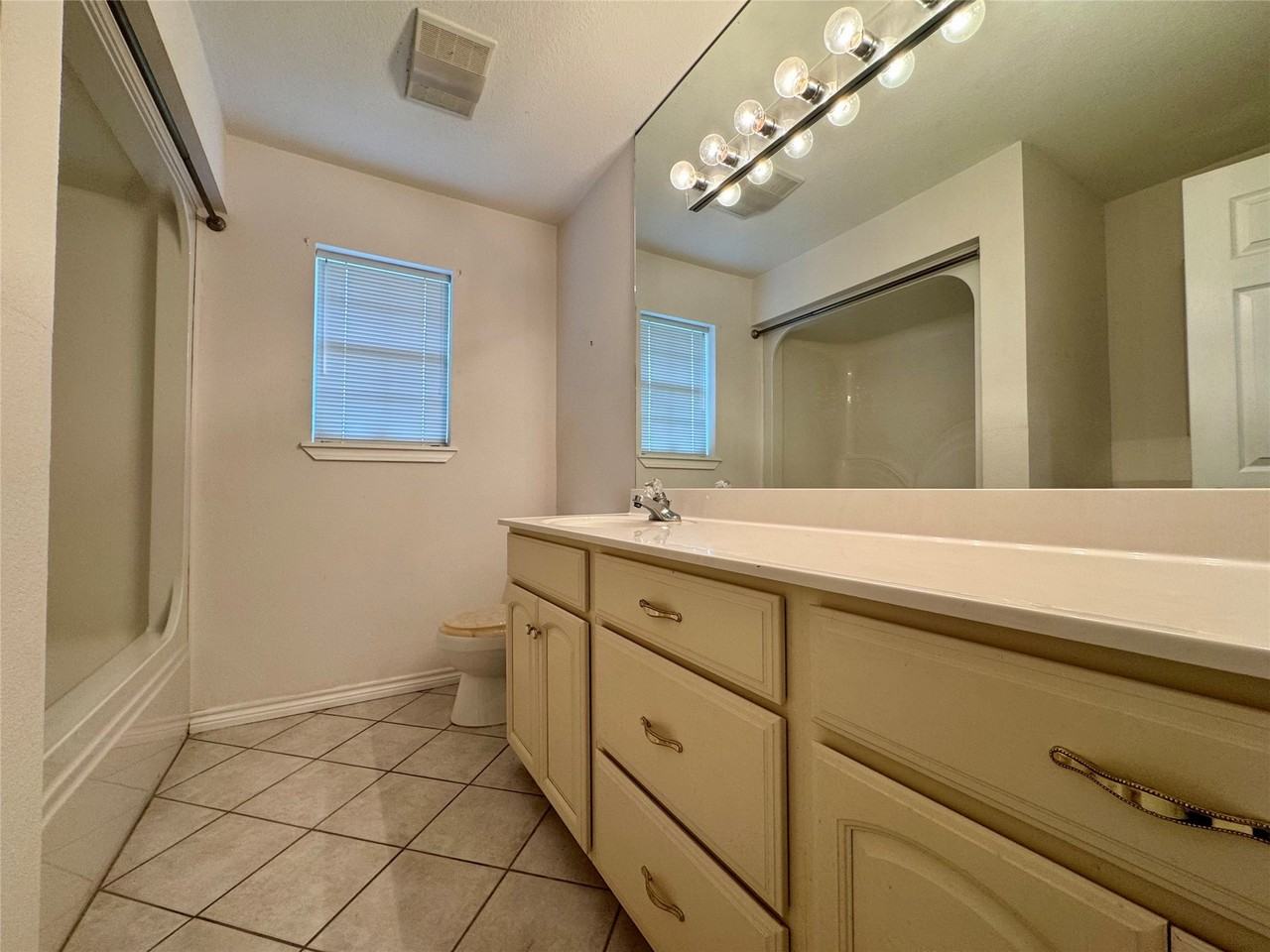 303 Waterwood Dr #303 - Photo 3 of 25