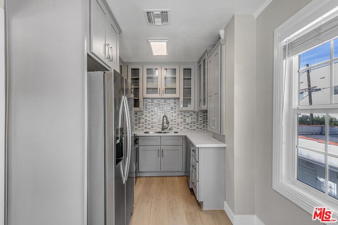 8619 1/2 W Olympic Blvd #8619 - Photo 2 of 21