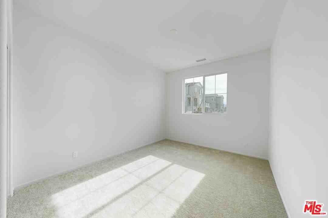 16151 Linden Ln #16151