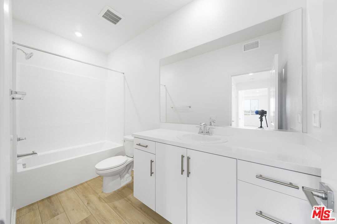 16151 Linden Ln #16151 - Photo 2 of 28