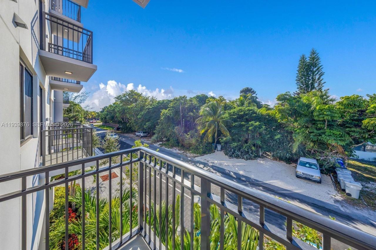 Pompano Sq #20-212 - Photo 4 of 11