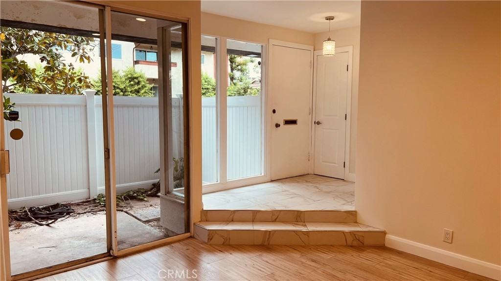 17836 Magnolia Blvd #17836 - Photo 2 of 18