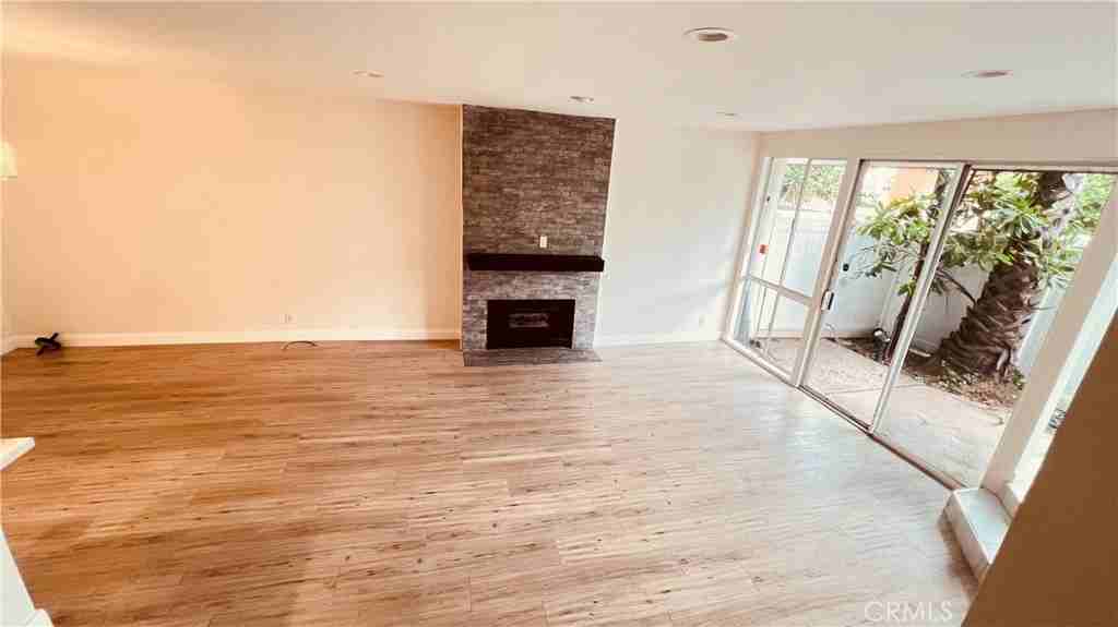 17836 Magnolia Blvd #17836 - Photo 3 of 18