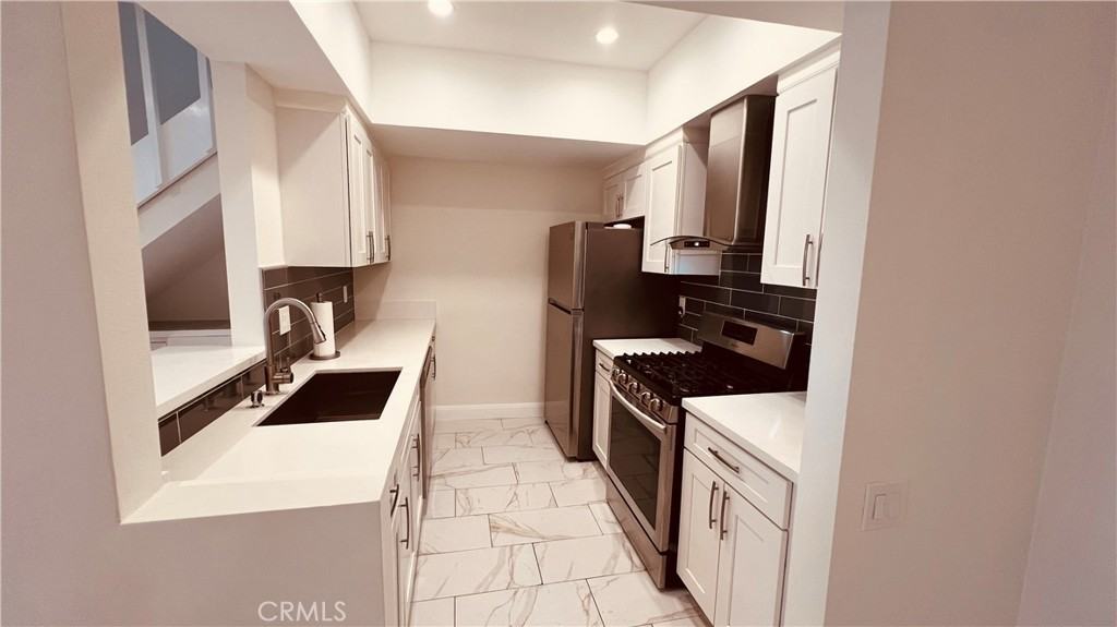 17836 Magnolia Blvd #17836 - Photo 4 of 18