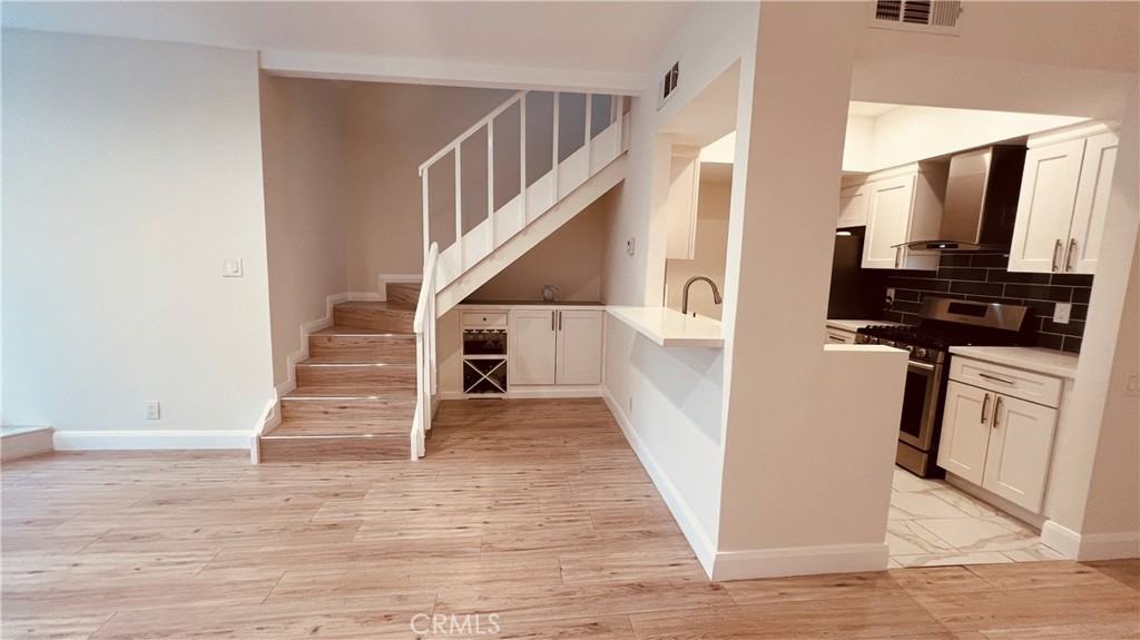 17836 Magnolia Blvd #17836 - Photo 7 of 18