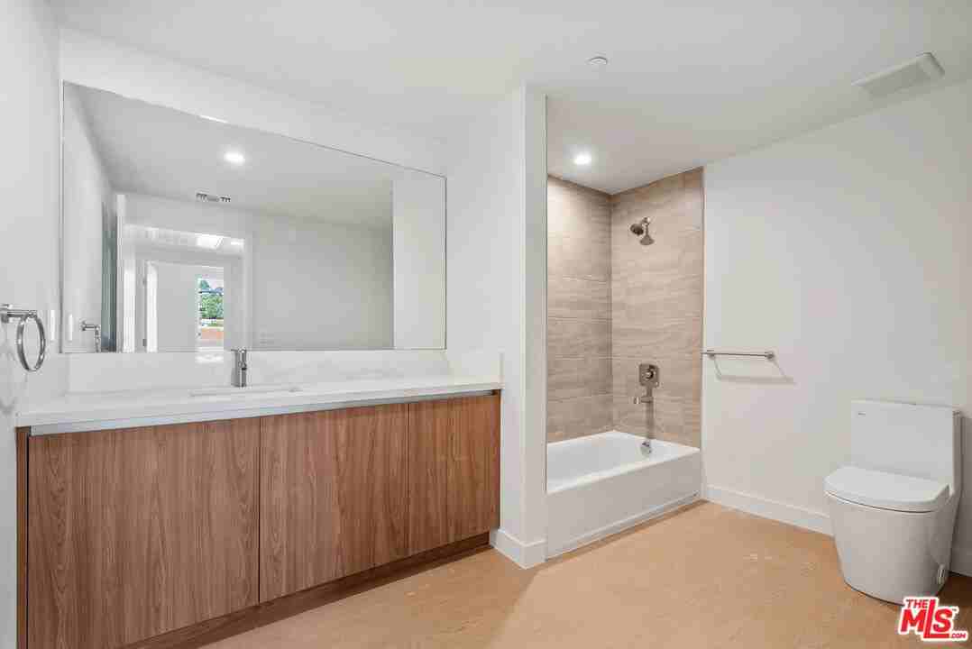 1717 Winona Blvd #1717-201 - Photo 4 of 11