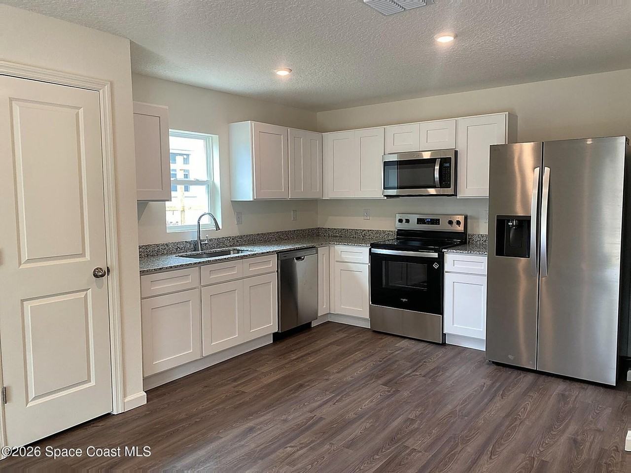 812 Brookfield St Se #1 - Photo 3 of 8