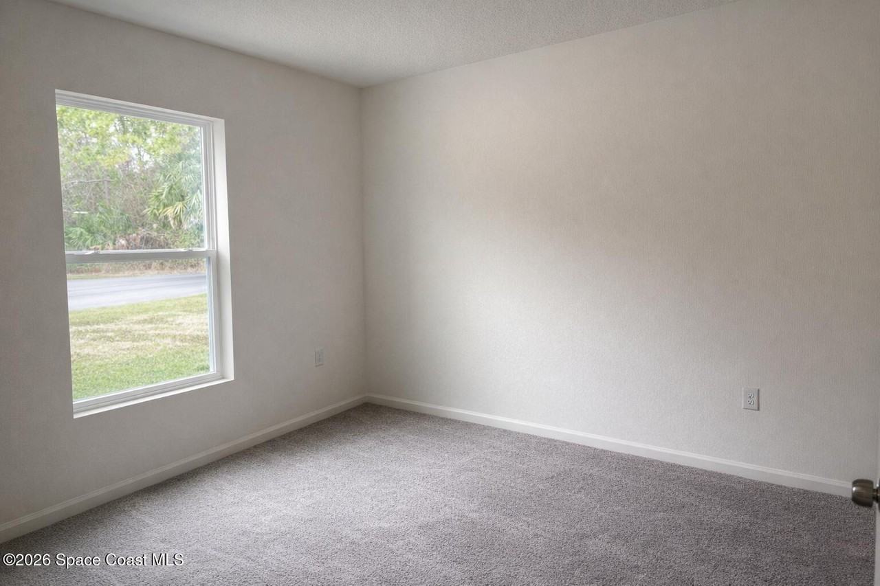 812 Brookfield St Se #1 - Photo 4 of 8