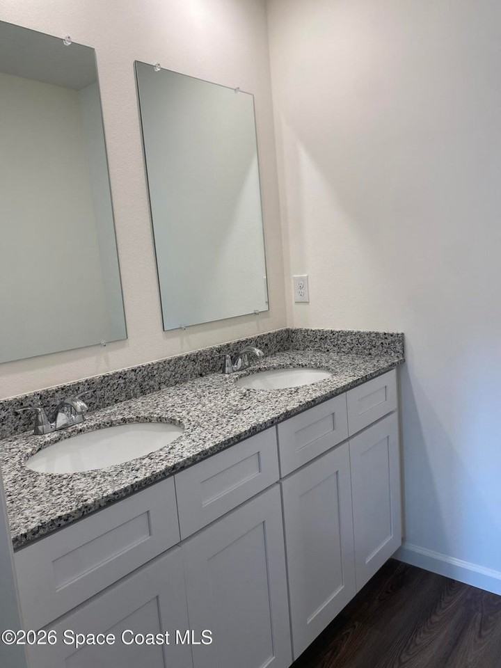 812 Brookfield St Se #1 - Photo 5 of 8